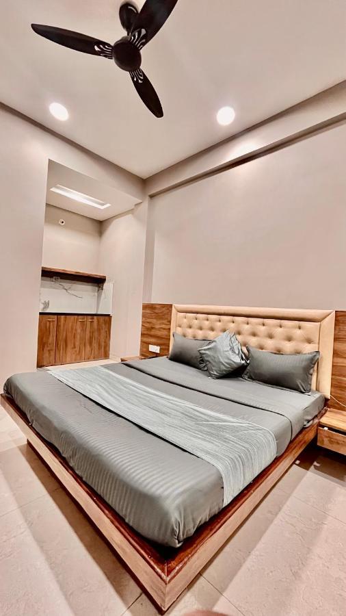 Stayzy Evanka Indore Exteriör bild