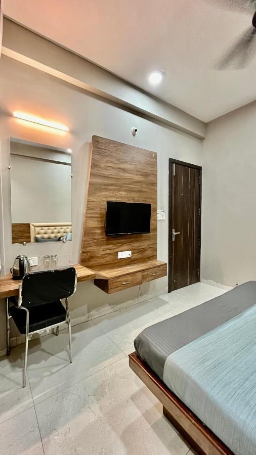 Stayzy Evanka Indore Exteriör bild